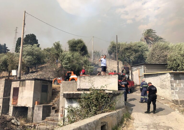 Emergenza incendi, De Luca: “Giornata infernale a Taormina”