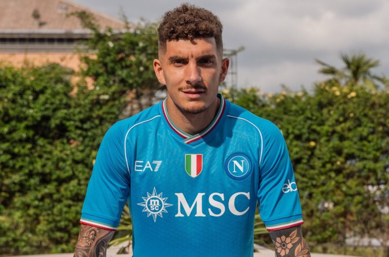 La nuova maglia del Napoli campione d’Italia è firmata Armani