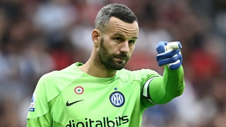 Handanovic si ritira e torna all’Inter da dirigente Handanovic si ritira e torna all’Inter da dirigente