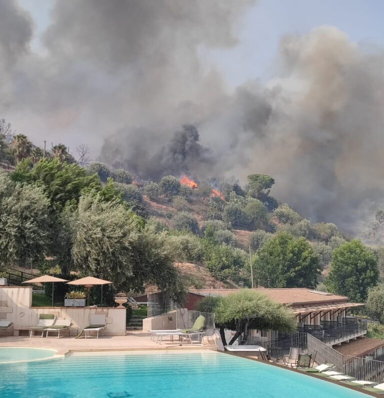 Incendi a Taormina, la famiglia Sabato salva il Don Vittorio Country Village