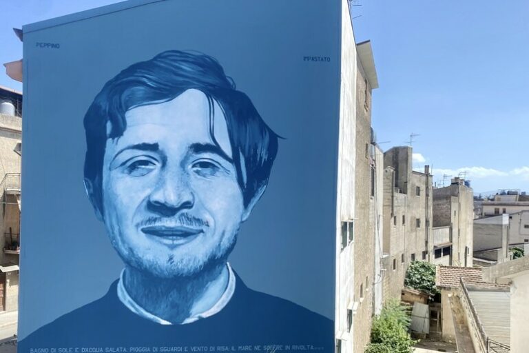 Un murale con il volto di Peppino Impastato a Vicari
