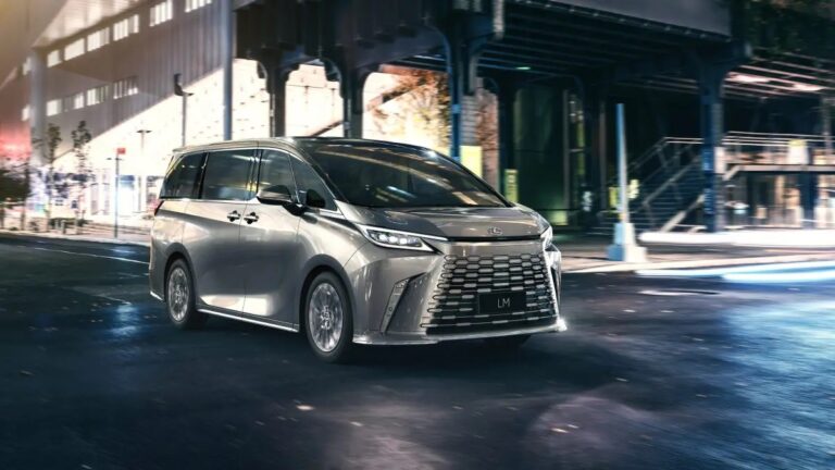Lexus presenta LM, il monovolume di lusso