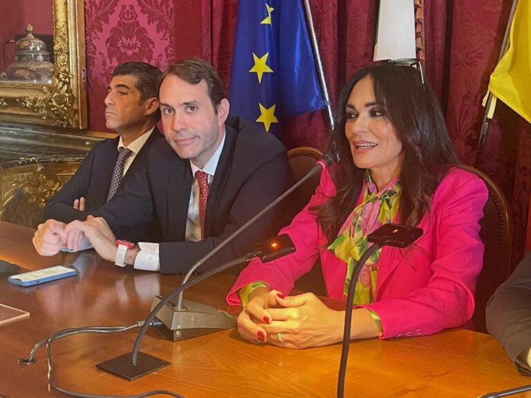Maria Grazia Cucinotta testimonial di uno spot sulle qualità del pescato siciliano Maria Grazia Cucinotta testimonial di uno spot sulle qualità del pescato siciliano