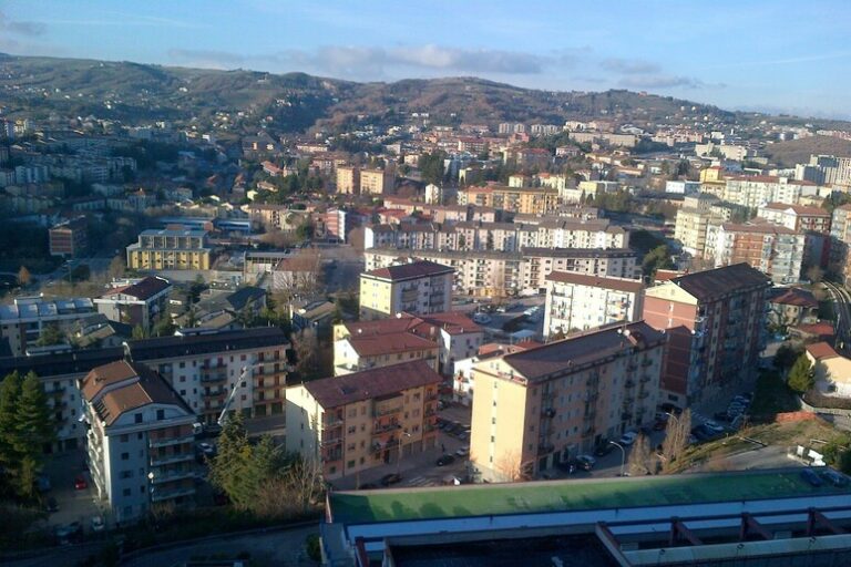 Bimba di 6 anni viene investita in strada mentre giocava e muore