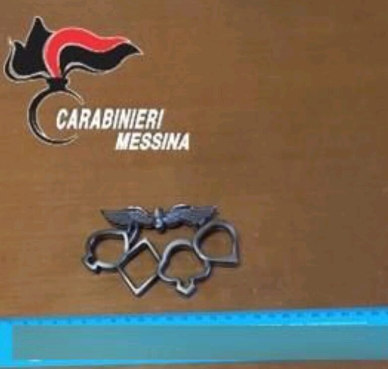 In giro col tirapugni: Carabinieri di Taormina deferiscono un 22 enne