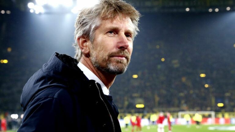 L’ex juventino Van der Sar ricoverato in terapia intensiva L’ex juventino Van der Sar ricoverato in terapia intensiva