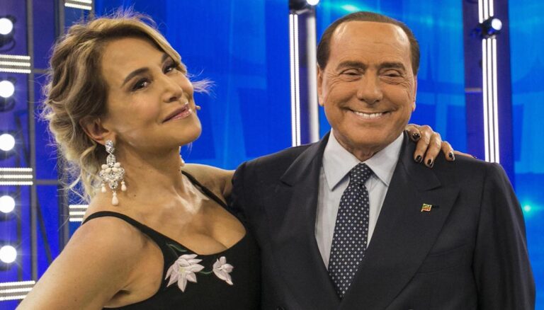Pier Silvio Berlusconi licenzia D’Urso, lei attacca: “Mi hanno dato della tro**”