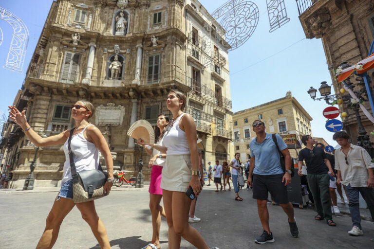 Caldo, superati record in alcune località della Sicilia Caldo, superati record in alcune località della Sicilia