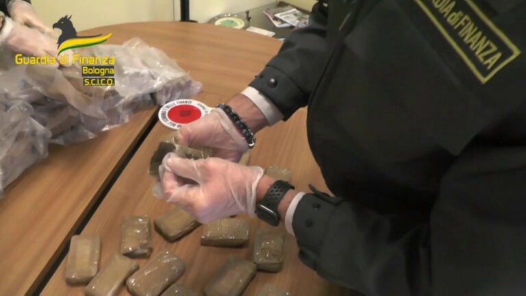 Retata anti-droga, 2 calabresi presi in Paraguay Retata anti-droga, 2 calabresi presi in Paraguay
