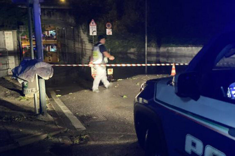 Due fratelli trovati morti in casa, probabile omicidio-suicidio Due fratelli trovati morti in casa, probabile omicidio-suicidio