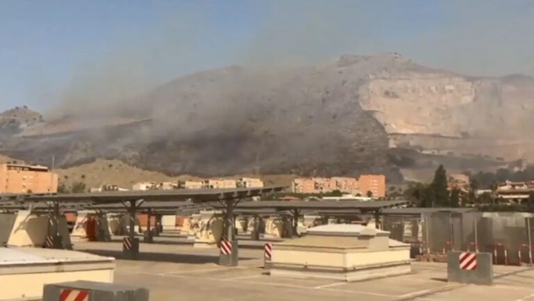 Incendi nel Palermitano, evacuate 1500 persone