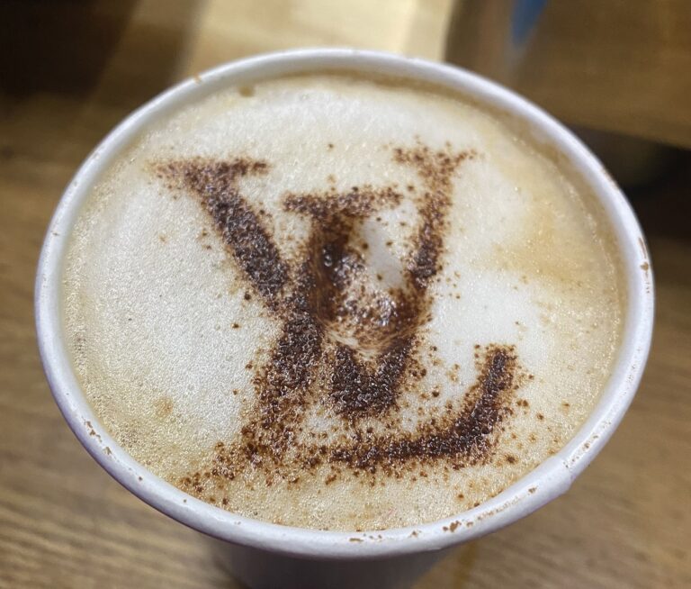 Lusso e gusto: Louis Vuitton Café Bar a Taormina verso l’apertura