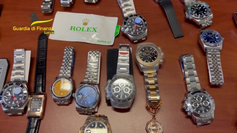 Sequestrati cento orologi falsi: un denunciato Sequestrati cento orologi falsi: un denunciato
