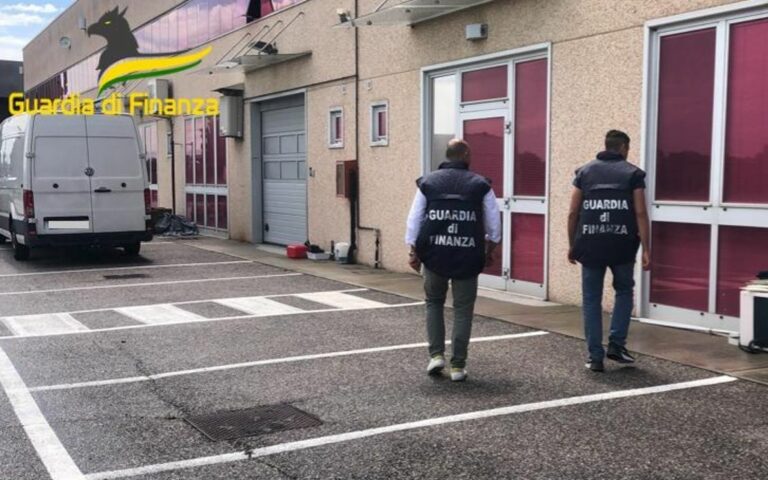 Società con fittizia residenza all’estero, denunciato 45enne