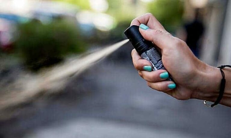 Anziana spruzzava spray urticante nel bus, denunciata