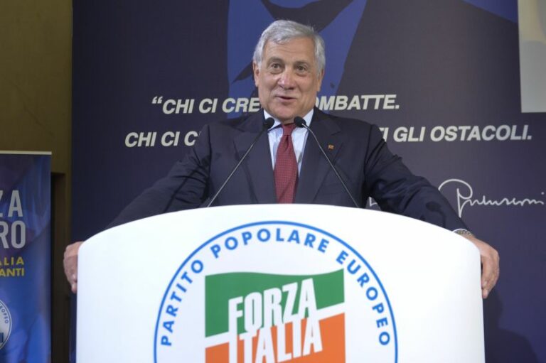 Forza Italia, Tajani: “Mi candiderò al congresso”