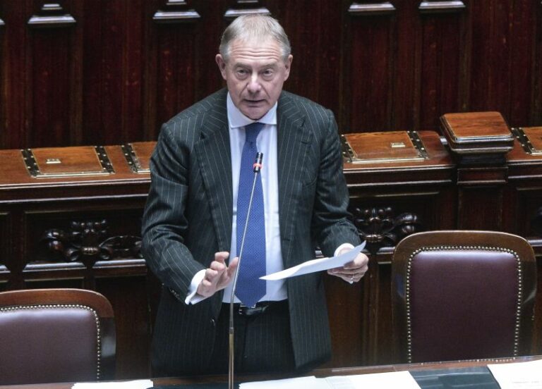 Urso: “In atto riflessione sul canone Rai”