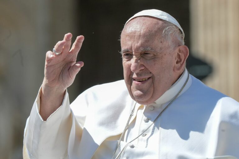 Papa Francesco: “La Chiesa non ha porte e accoglie tutti”