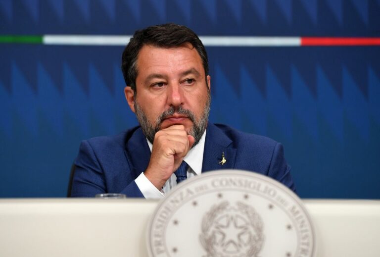 Migranti, Salvini: “La difesa dei confini italiani sia priorità Ue”