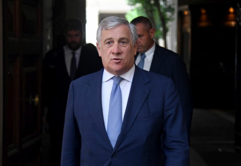 Salario minimo, Tajani: “Lavoriamo per dare stipendi più ricchi”