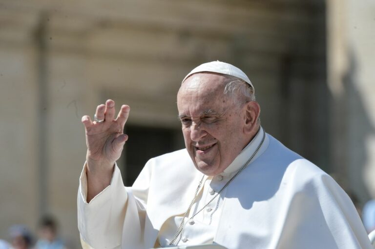 Papa: “Dolore e vergogna per un nuovo tragico naufragio di migranti”