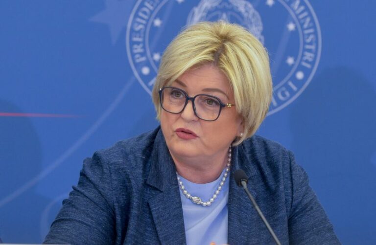 Calderone: “Con paga base per legge più danni che benefici”