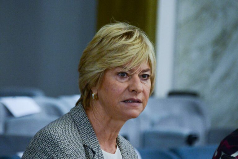 Pinotti: “Basta machismo, da ministra ho celebrato l’unione di due soldatesse”