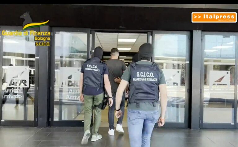 Estradati dal Paraguay due narcotrafficanti legati alla ‘Ndrangheta Estradati dal Paraguay due narcotrafficanti legati alla ‘Ndrangheta
