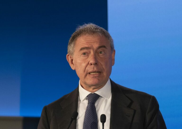 Urso: “A Lampedusa la situazione è insostenibile, l’Europa ci aiuti”