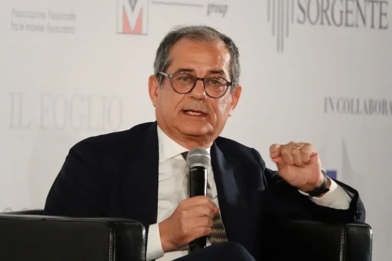 Manovra, Tria: “Per trovare fondi serve la Spending Review” Manovra, Tria: “Per trovare fondi serve la Spending Review”