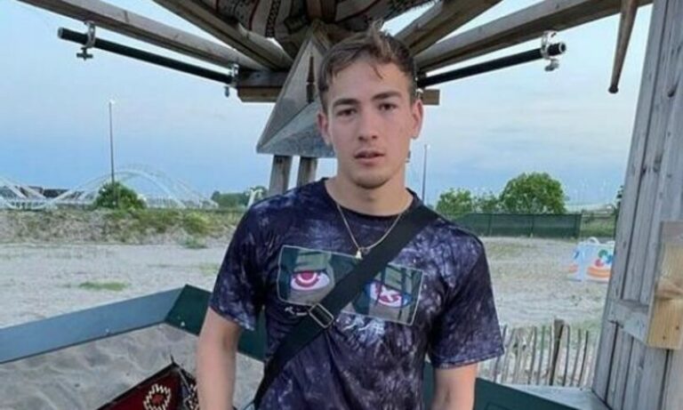 Arrestato il 21enne che ha ucciso il padre e un amico