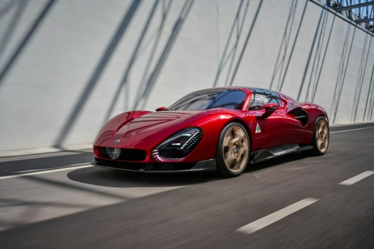 Torna l’Alfa Romeo 33 Stradale, un capolavoro a quattro ruote