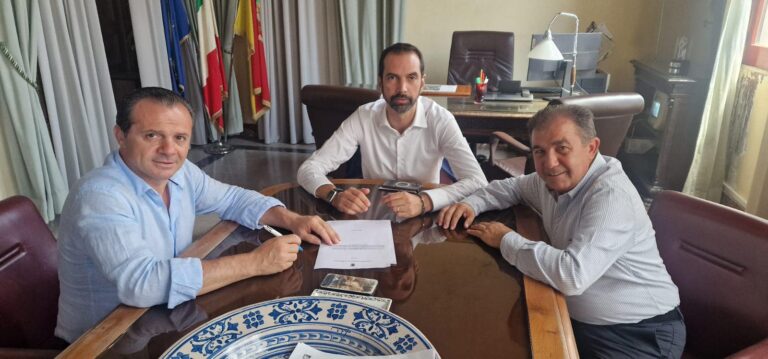 De Luca: “Ho sbloccato 2,5 mln per i bus elettrici all’Asm Taormina” De Luca: “Ho sbloccato 2,5 mln per i bus elettrici all’Asm Taormina”