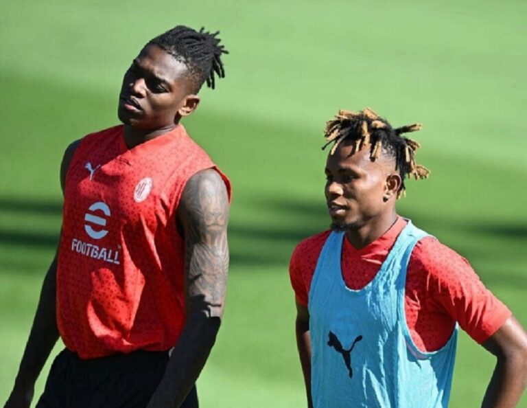 Milan, Leao accoglie Chukwueze: “Benvenuto, distruggiamoli…”