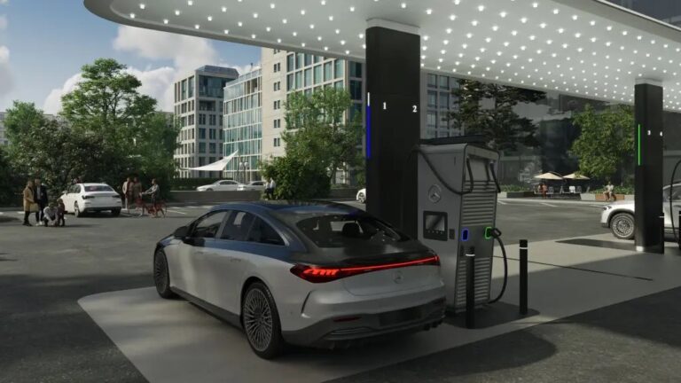 Mercedes lancia le prime stazioni di ricarica ad alta potenza Mercedes lancia le prime stazioni di ricarica ad alta potenza