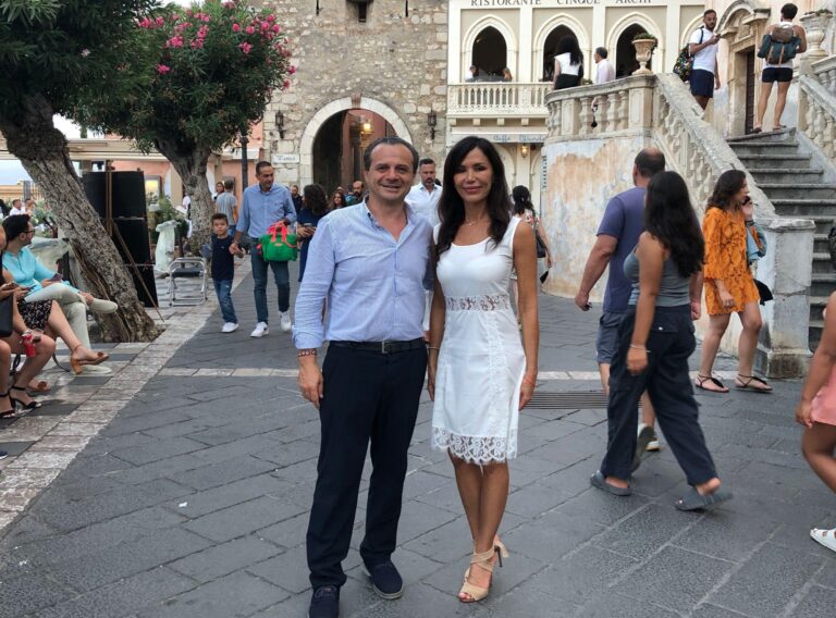 Brand Taormina: Valentina Quinn già al lavoro, la Perla al centro del mondo