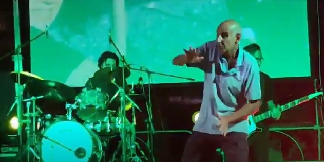 Pino Caminiti si scatena ancora: stavolta è show a Naxos (VIDEO)