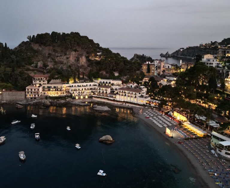 Turismo, città d’arte italiane in vetta a prenotazioni UE: Taormina tra le mete top