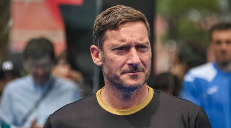 Totti: “La 10 a Dybala? Non la chiederà mai” Totti: “La 10 a Dybala? Non la chiederà mai”