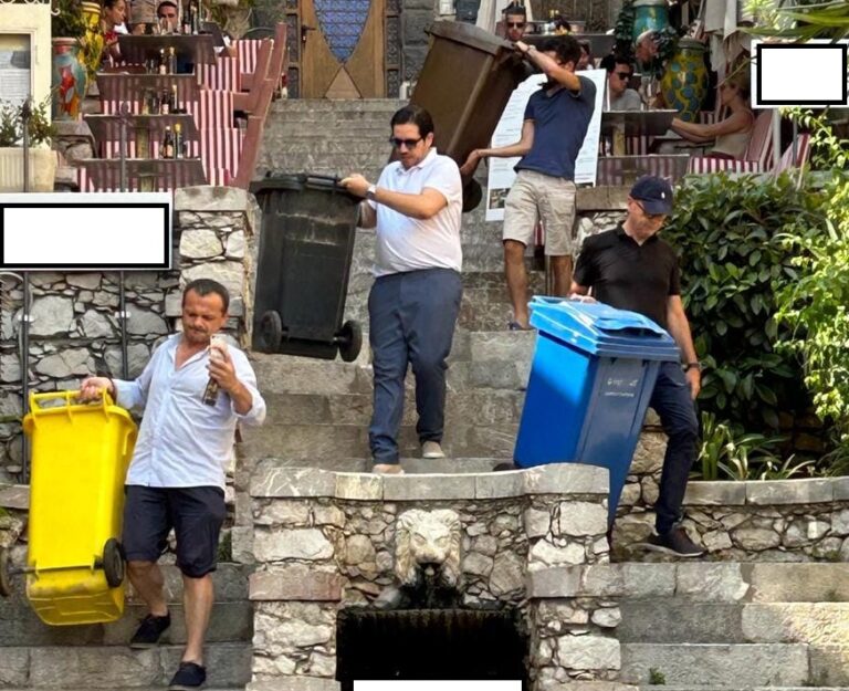 A Taormina bidoni rifiuti esposti fuori orario, il sindaco li porta via (VIDEO)