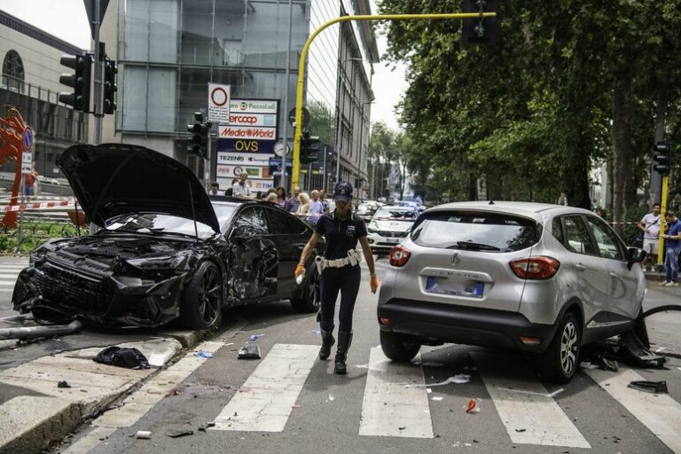Morto il 18enne travolto da un’auto sul marciapiede a Milano Morto il 18enne travolto da un’auto sul marciapiede a Milano
