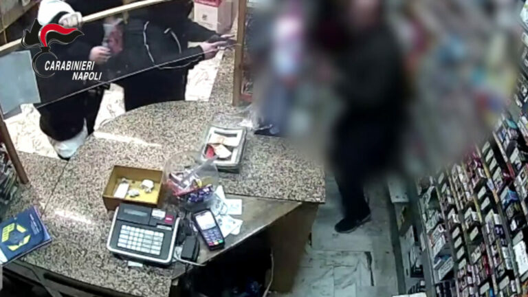 27 rapine ai danni di commercianti, quattro arresti