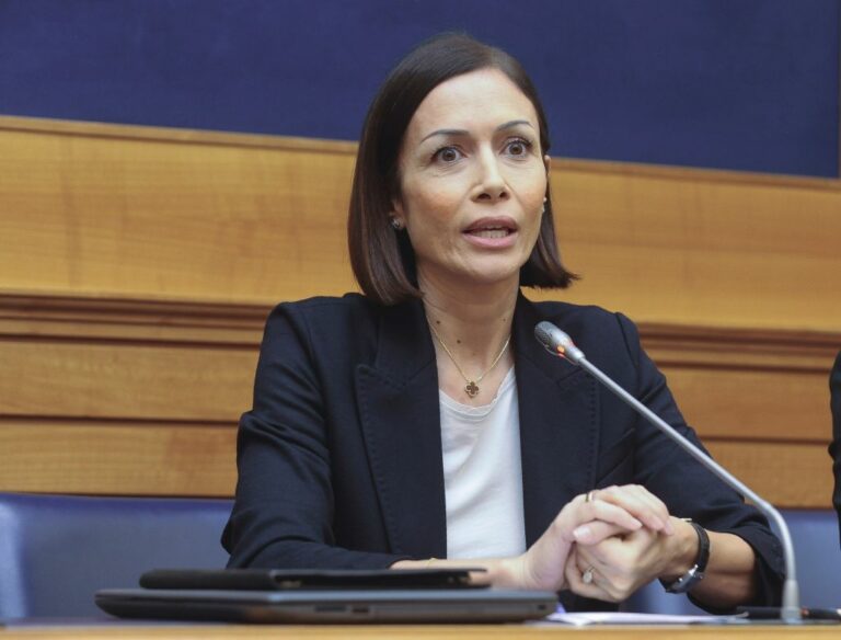 Carfagna: “Lotta contro violenza sulle donne diventi priorità condivisa”