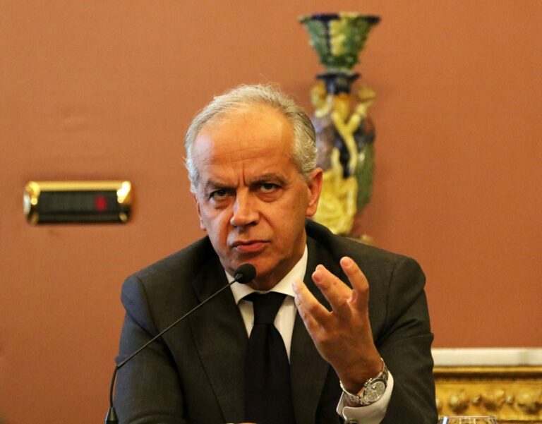 Piantedosi: “Estenderemo il taser ai Comuni sotto i 20 mila abitanti”