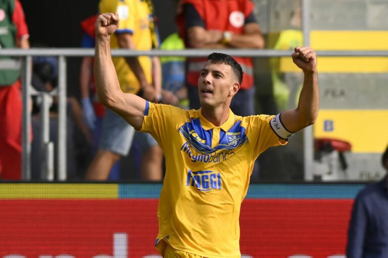 Pinamonti illude il Sassuolo, il Frosinone rimonta e vince 4-2 Pinamonti illude il Sassuolo, il Frosinone rimonta e vince 4-2