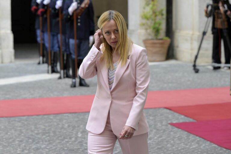 Immigrazione, Meloni “Non permetterò che Italia sia campo profughi Ue”