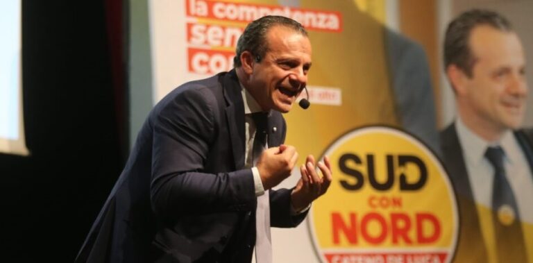 Calenda non apre e De Luca carica: “Azione come Ponzio Pilato”