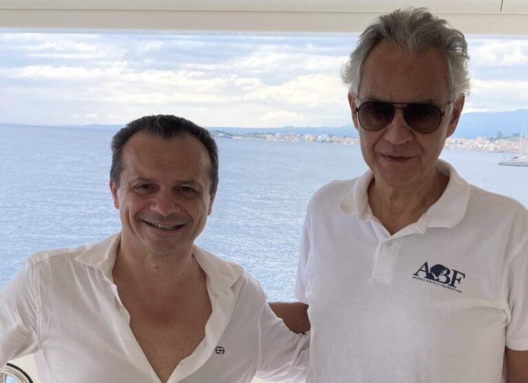 De Luca: “Bocelli angelo caduto dal cielo. Che emozione incontrarlo”