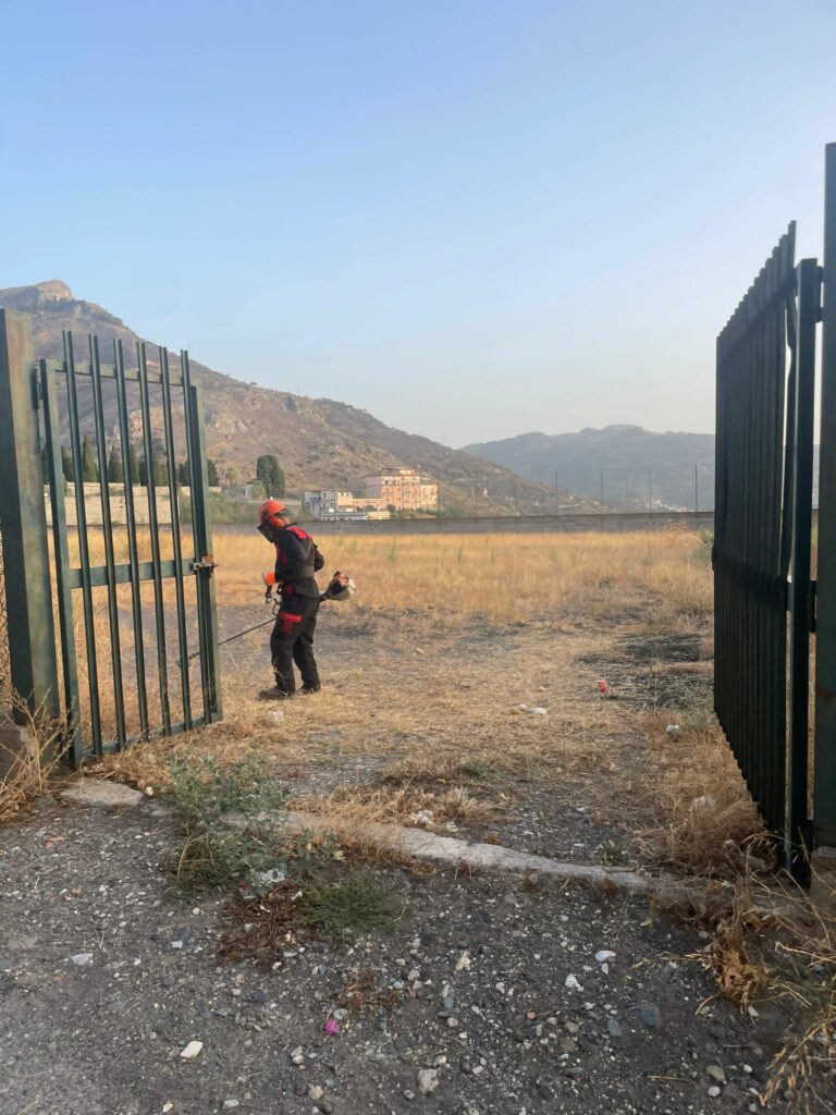 Avviati i lavori di riqualificazione del campetto sotto il “Bacigalupo”