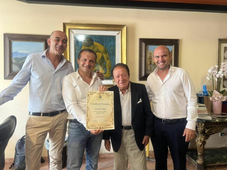 Da 55 anni in vacanza a Taormina: il grande amore di Luciano per la Perla